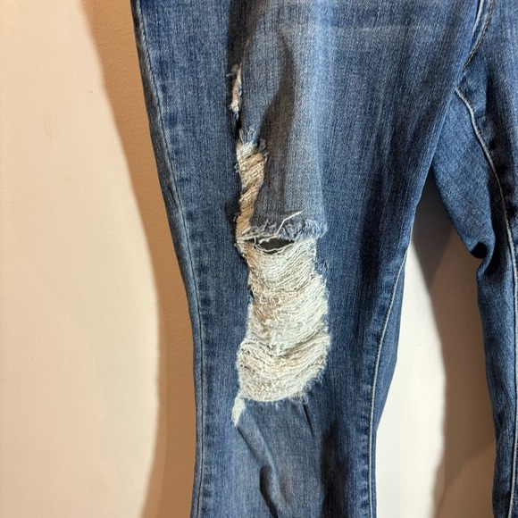 JUDY BLUE Sz 18 Distressed Mid Wash Flare Bottoms High Rise Jeans - Picture 5 of 14